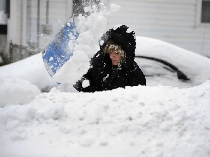 Oraşul Boston a fost lovit cel mai rău de furtuna de zăpadă, în unele părţi zăpada înregistrând un strat de până la patru metri FOTO Business Insider/Twitter