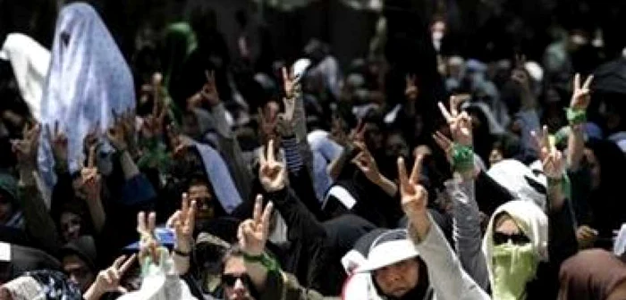 <b>NYTimes</b>: Khatami şi Karoubi se alătură mişcării liderului opoziţiei iraniene