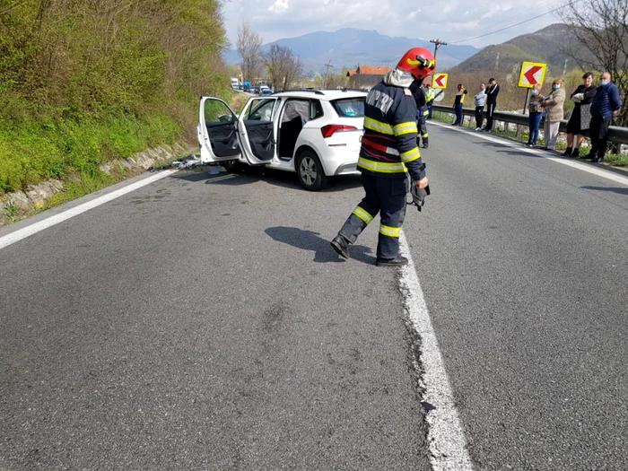 Accident cu patru victime şi trafic blocat pe Valea Oltului la Gura Văii Bujoreni în Vâlcea pe DN 7 Foto Arhiva Adevărul