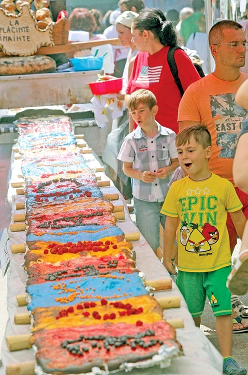 
    Au rezultat 10.000 de porţii,  a câte 100 gr, care s-au  vândut cu 5 lei porţiaFoto: Sever Gheorghe  