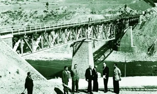 Secretele celei mai spectaculoase căi ferate din România, care leagă Oltenia de Ardeal cu 39 de tuneluri, 35 de poduri şi viaducte, pe o lungime de 31 de kilometri jpeg