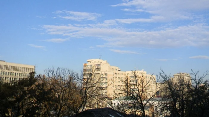 
    În următoarele două zile temperaturile se vor menține ridicate, chiar dacă pe alocuri va mai plouafoto: Click!  