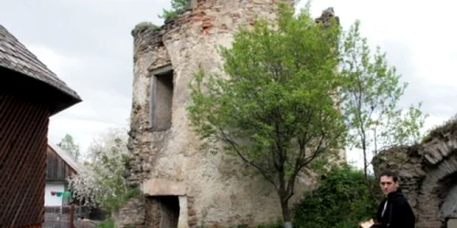 Palatul Cnejilor, Turnul lui Toderaşcu văzut din incintă; foto: Mihael Balint