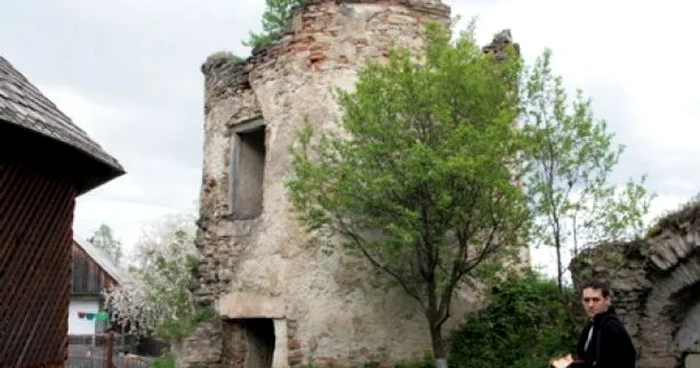 Palatul Cnejilor, Turnul lui Toderaşcu văzut din incintă; foto: Mihael Balint