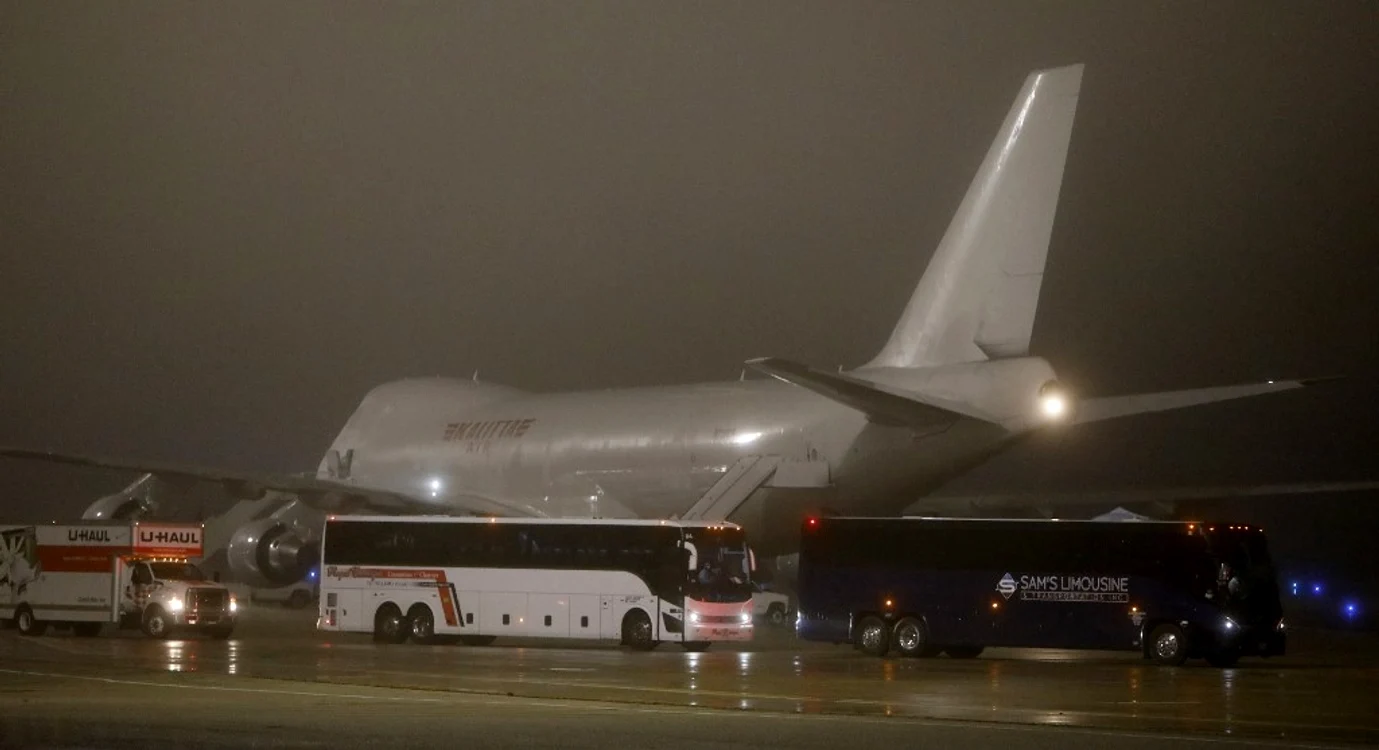 
    Aproximativ 400 de americani au fost evacuați de pe nava de croazieră Diamond PrincessFoto: AFP  