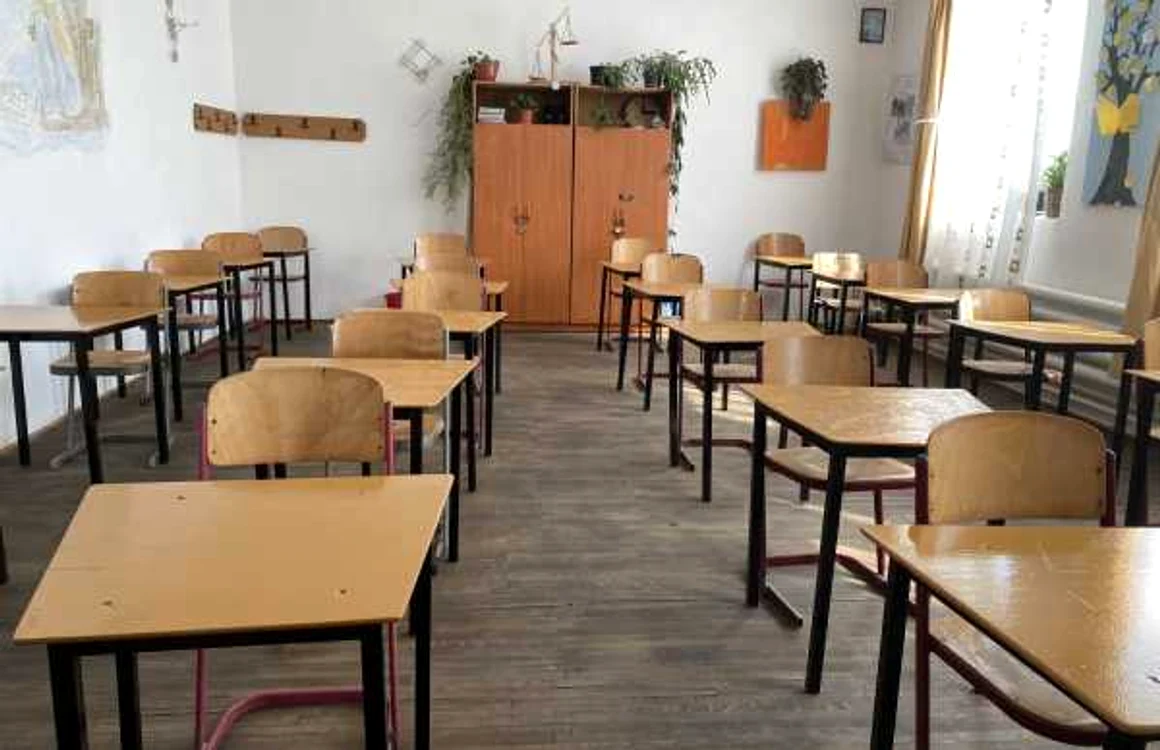 Elevului i-a fost scăzută nota la purtare pentru că deranja orele şi agresa colegii