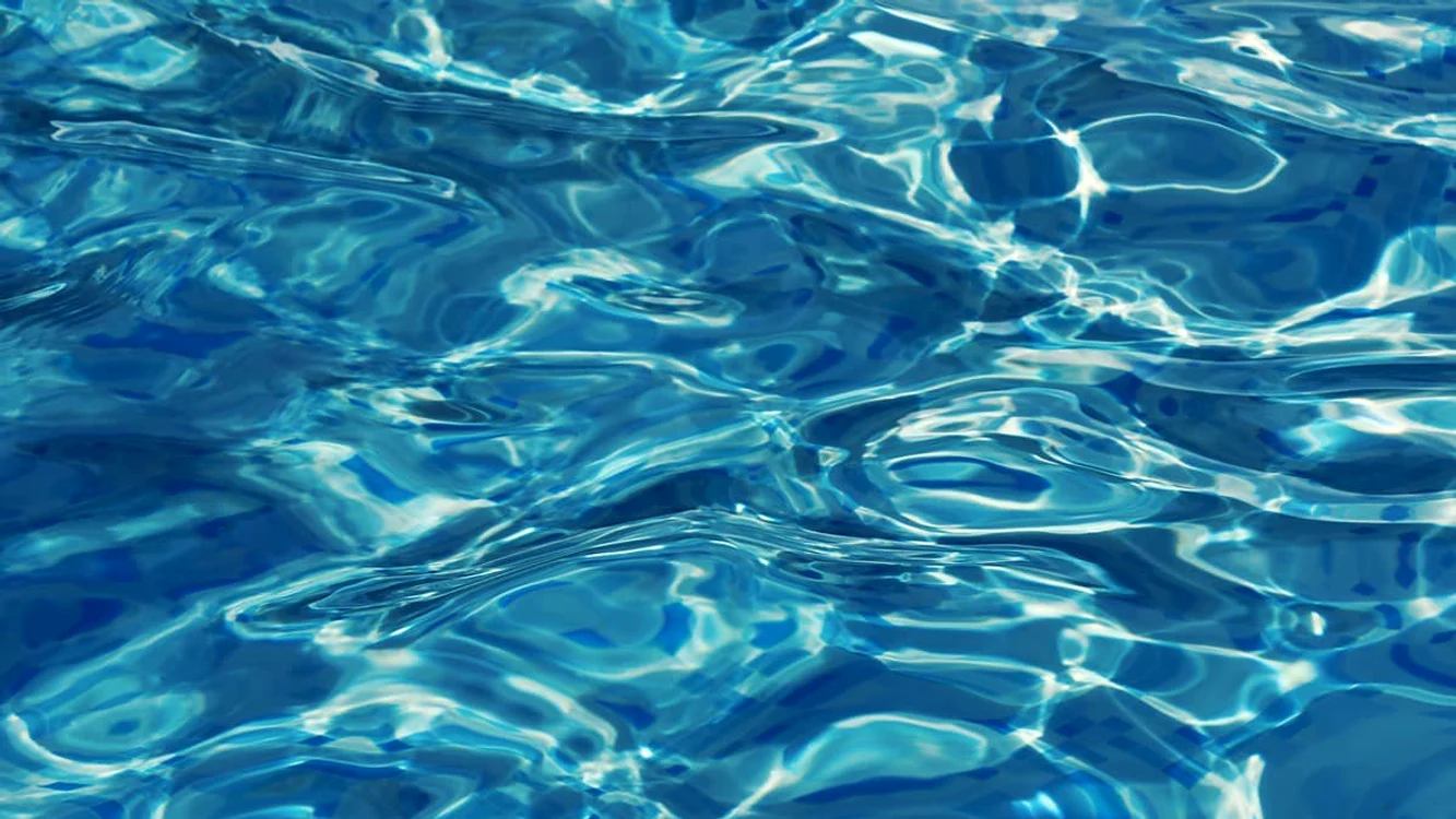 de ce sa alegi o piscina gonflabila sau cu structura metalica pentru gradina ta avantaje i beneficii jpg