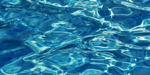 de ce sa alegi o piscina gonflabila sau cu structura metalica pentru gradina ta avantaje i beneficii jpg
