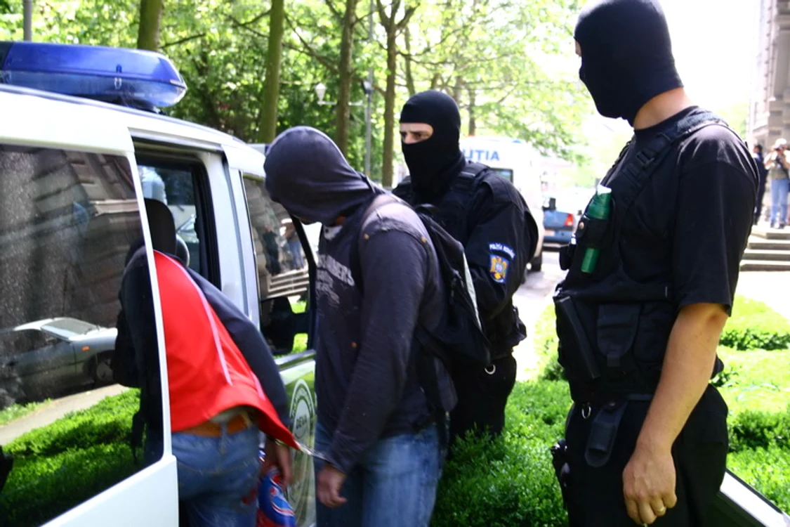 Trei tineri din Dâmboviţa vor fi anchetaţi pentru furtul şi tranşarea unei vaci din comuna prahoveană Cornu (foto: arhivă)