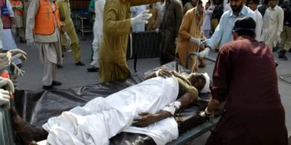 Pakistan: 105 morţi în atentatul de miercuri de la Peshawar