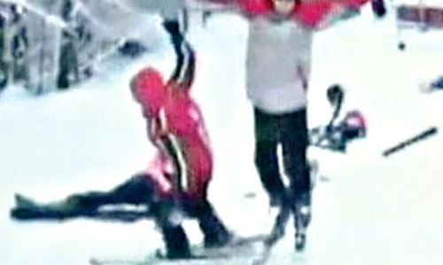 Deşi s au aruncat  de la câţiva metri  distanţă, nici o persoană  nu a fost rănită grav (Capturi realitatea tv) jpeg