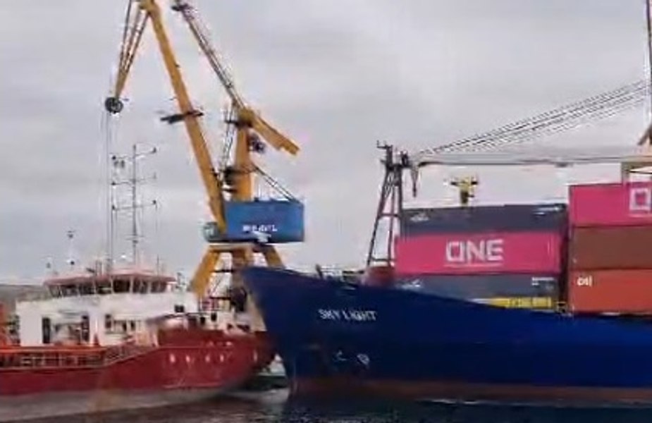 Momentul în care o navă a intrat în coliziune cu alte două vase acostate în Portul Constanța