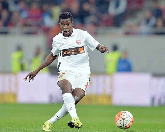 Patrick Ekeng a murit la 26 de ani, după ce inima lui s-a oprit, vineri seară, în timpul meciului Dinamo-Viitorul