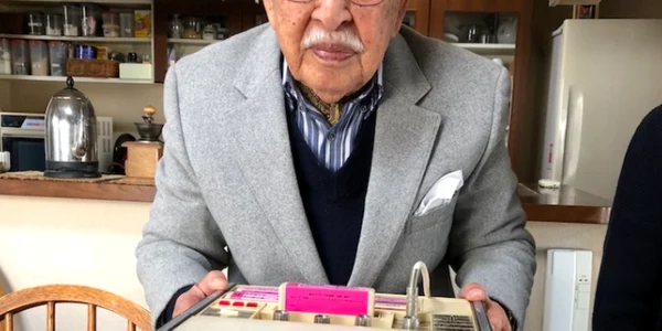 Shigeichi Negishi, inventatorul primului dispozitiv de karaoke  Foto X Matt Alt png