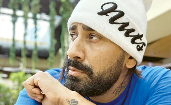 
    Florin a fost  devastat în  urmă cu zece  ani, când soţia  lui a încetat  din viaţă   