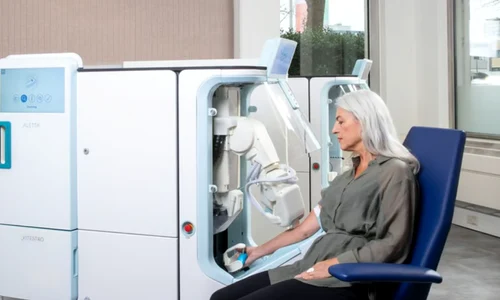 Un robot poate recolta sânge fără intervenția directă a unui medic. Dispozitivul a fost aprobat de FDA