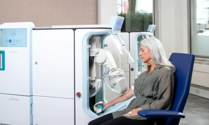 Un robot poate recolta sânge fără intervenția directă a unui medic. Dispozitivul a fost aprobat de FDA