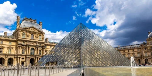 Muzeul Luvru, foto Shutterstock jpg