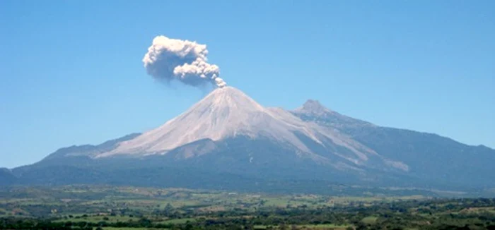
    Vulcanul Colima este unul dintre cei mai activi din MexicFoto: flickr.com  