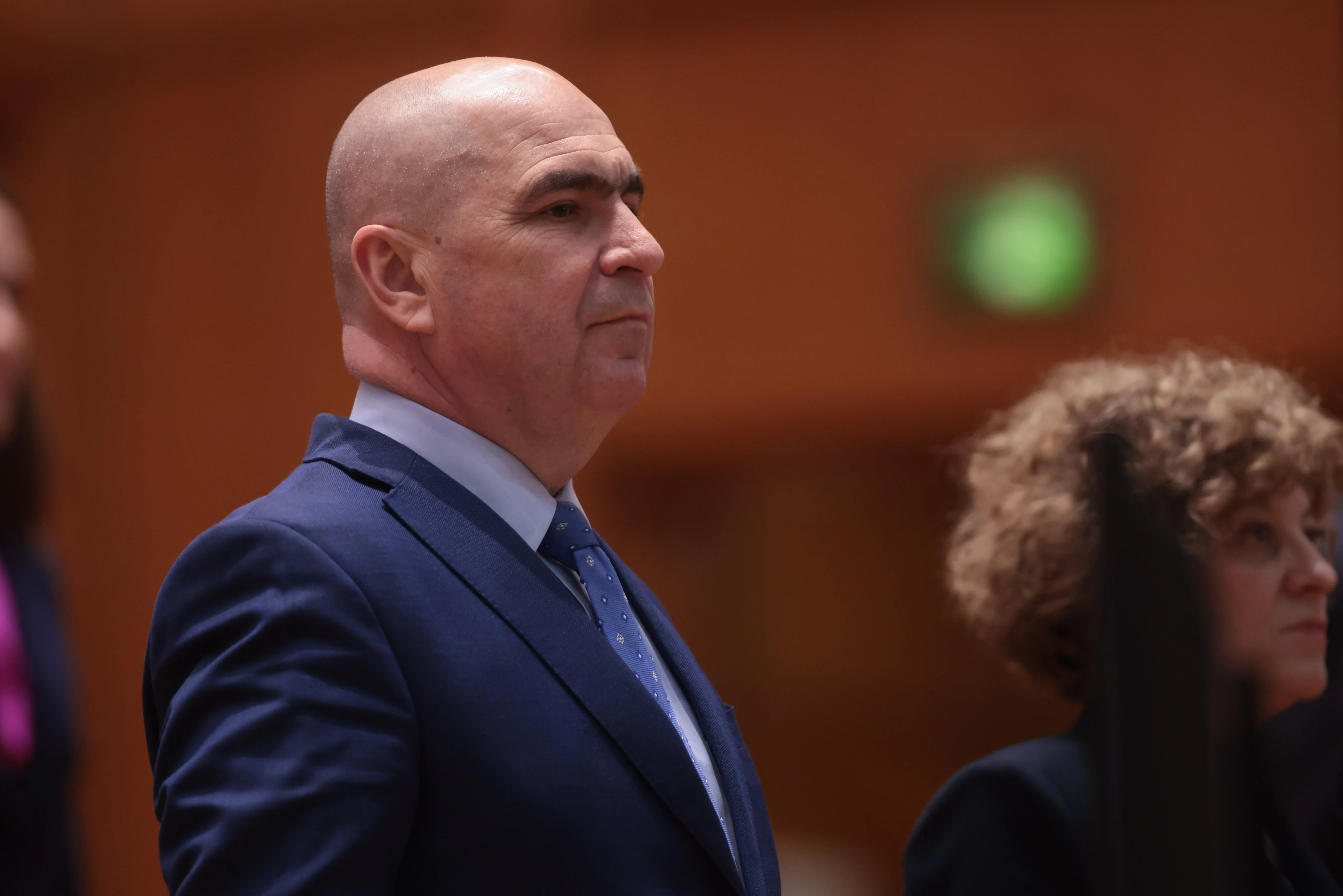 Fără punte: premierul Bolojan elimină o zi liberă