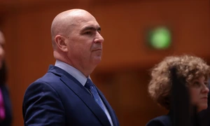 2025 12 02 Inquam Photos / George Calin  instant 2028 jpg