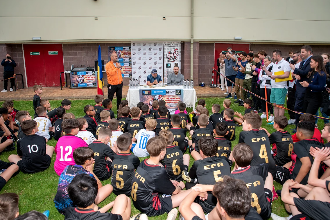 Radu Drăgușin în vizită la Eagles Football Academy în Londra FOTO Horațiu Fulga 2 jpg