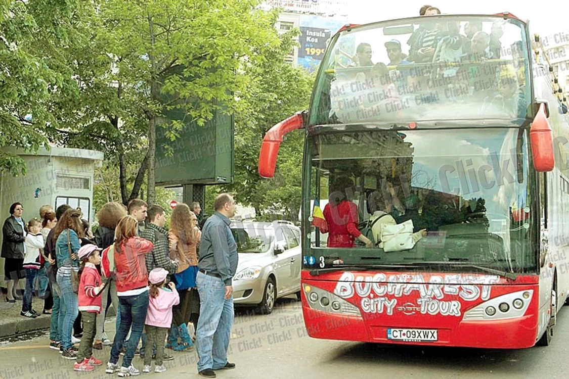 Bucureştenii au savurat tradiţionalul mic pe terasa de la mall