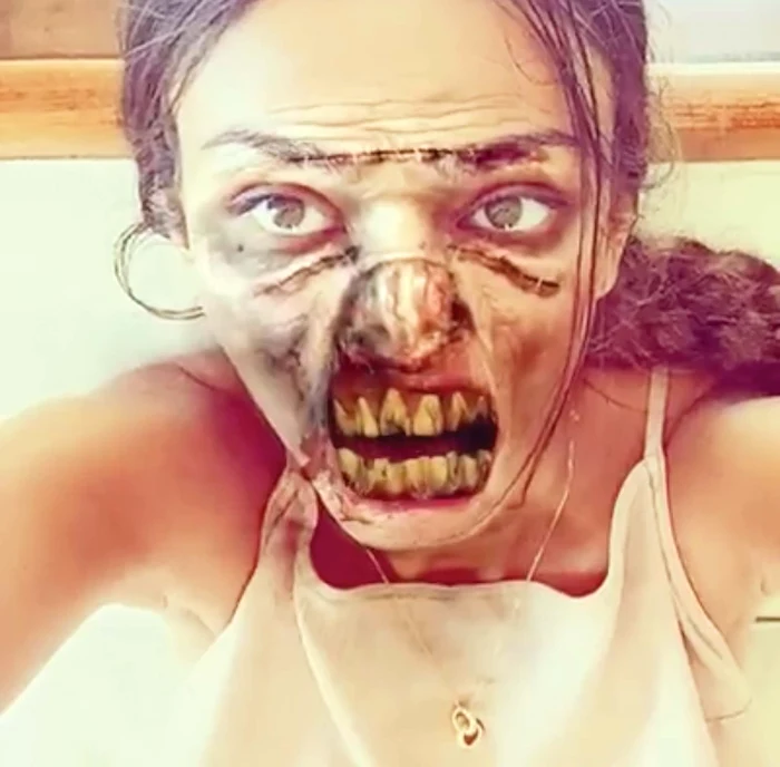 Fără machiajul horror, manechinul este una dintre cele mai frumoase românce