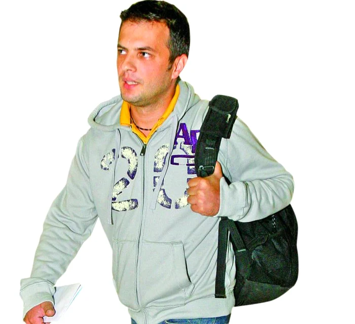
    Emanuel Petruţ  vrea să-şi reia serviciul,  dar nu în Haiti, ci prin   transfer în oricare  alt loc de pe Pământ  