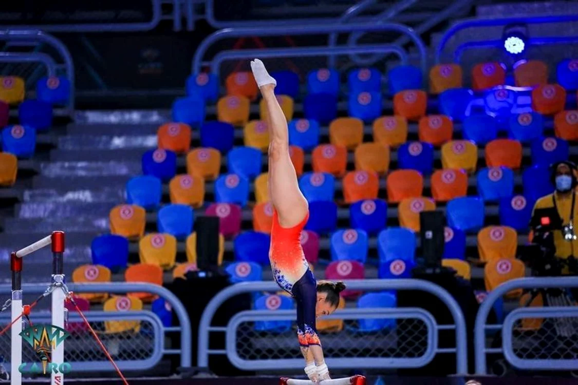 
    Larisa Iordache, medalie de bronz la paraleleFOTO: FRG  