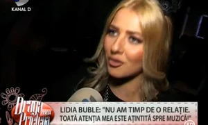 Frumoasa blondă nu are timp pentru viaţa personală jpeg