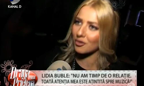 Frumoasa blondă nu are timp pentru viaţa personală jpeg