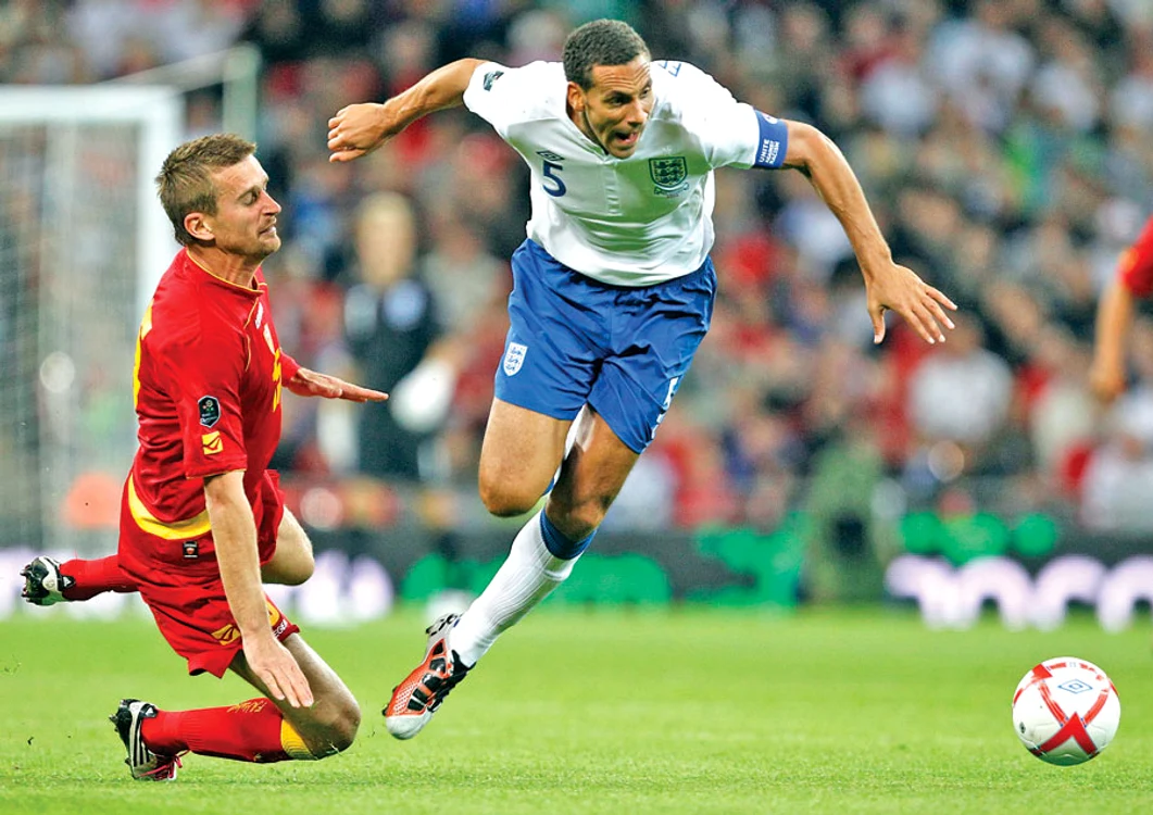 
    Fundaşul englez Rio Ferdinand le-a declarat război lui Blatter  şi Platini (foto: Reuters)  