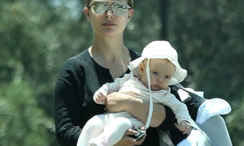 *EXCLUSIVE* Natalie Portman takes her daughter Amalia to the park jpeg