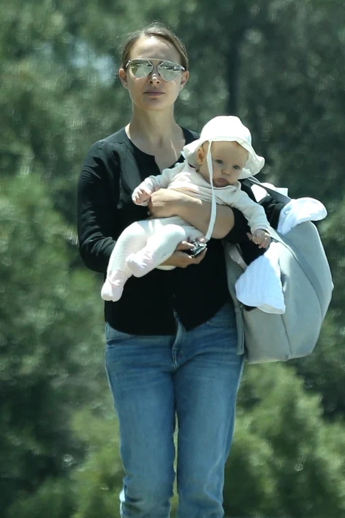 *EXCLUSIVE* Natalie Portman takes her daughter Amalia to the park jpeg