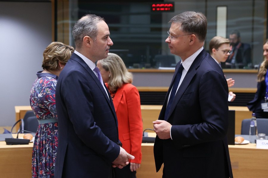 Pachetul de măsuri asumat de Guvernul Bolojan, prezentat la ECOFIN. Ministrul Finanţelor: „România a adoptat cel mai important pachet fiscal din ultimii 15 ani”