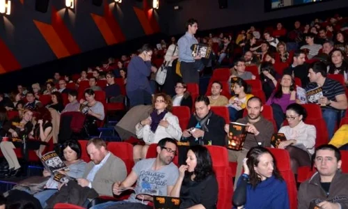 FOTO Cititorii şi colaboratorii revistei HISTORIA, împreună la film jpeg