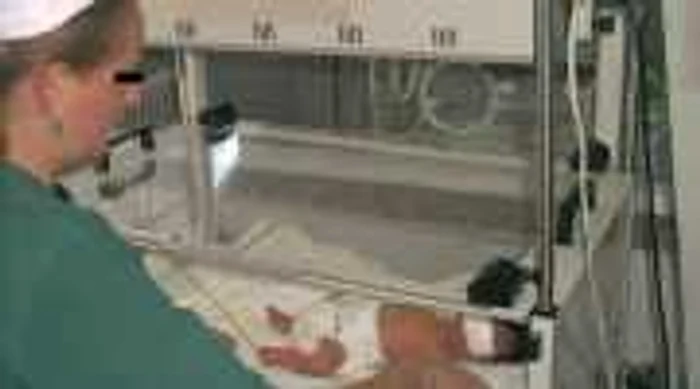 O mămică acuza medicii, făcându-i vinovaţi de moartea copilului ei