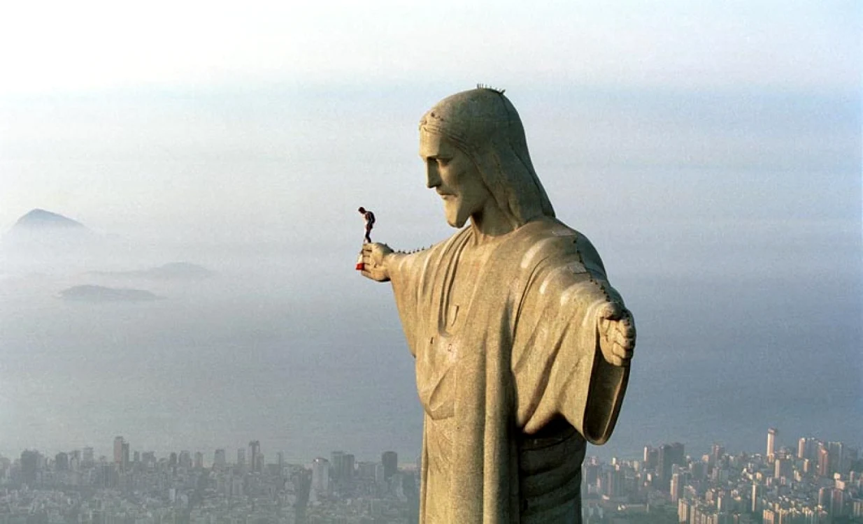 În prezent în Brazilia şi Portugalia există mai multe copii ale statuii din Rio FOTO Pinterest