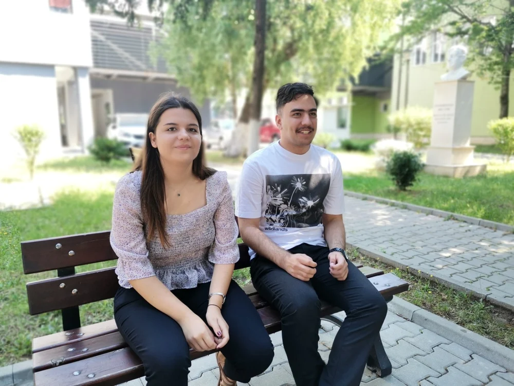 Cristina şi George sunt absolvenţii de 10 la BAC în Olt FOTO: Alina Mitran