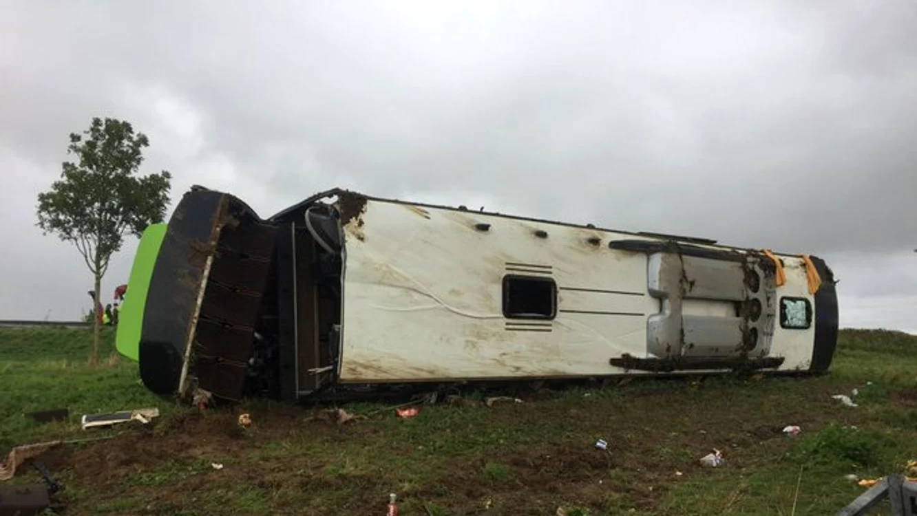 
    Printre cele 33 de victime se află și români Foto: Twitter  
