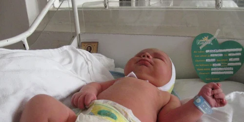 Botoşani: Băieţelul a venit pe lume imediat după miezul nopţii