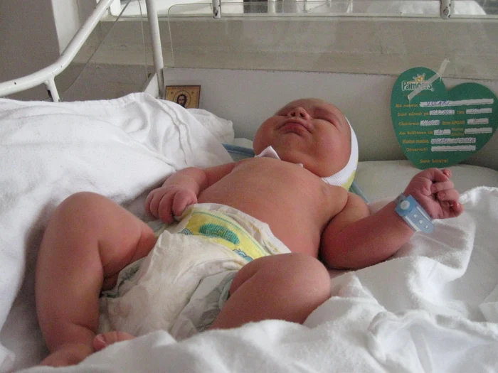 Botoşani: Băieţelul a venit pe lume imediat după miezul nopţii