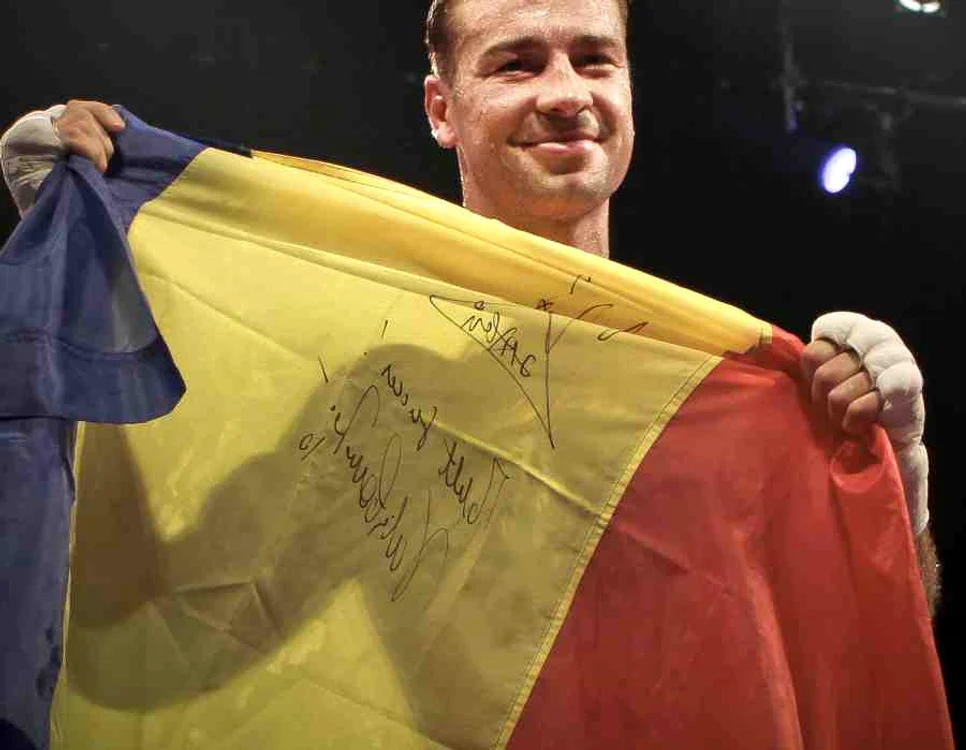 Lucian Bute are mereu tricolorul la el după victoriiFoto: AP