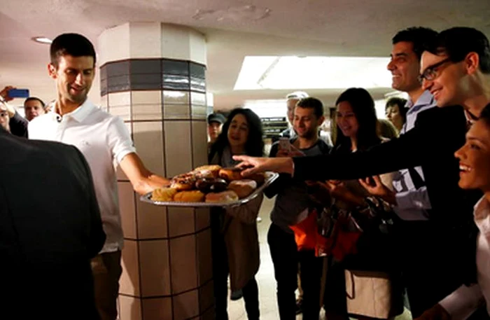 Novak Djokovic a servit gogoși la metrou în New YorkFOTO: Guliver/ Gettyimages