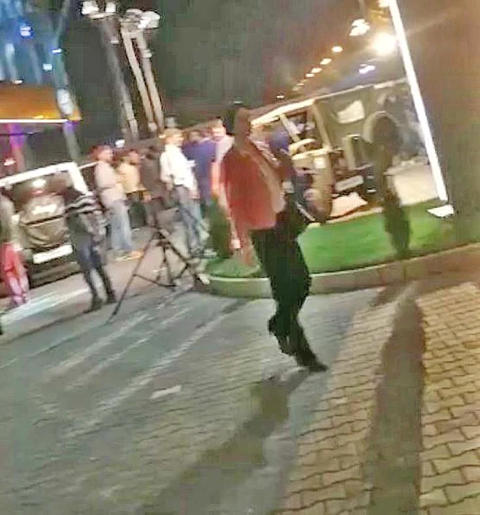 Japoneza a plecat prima și s-a urcat în Range Rover-ul afaceristului