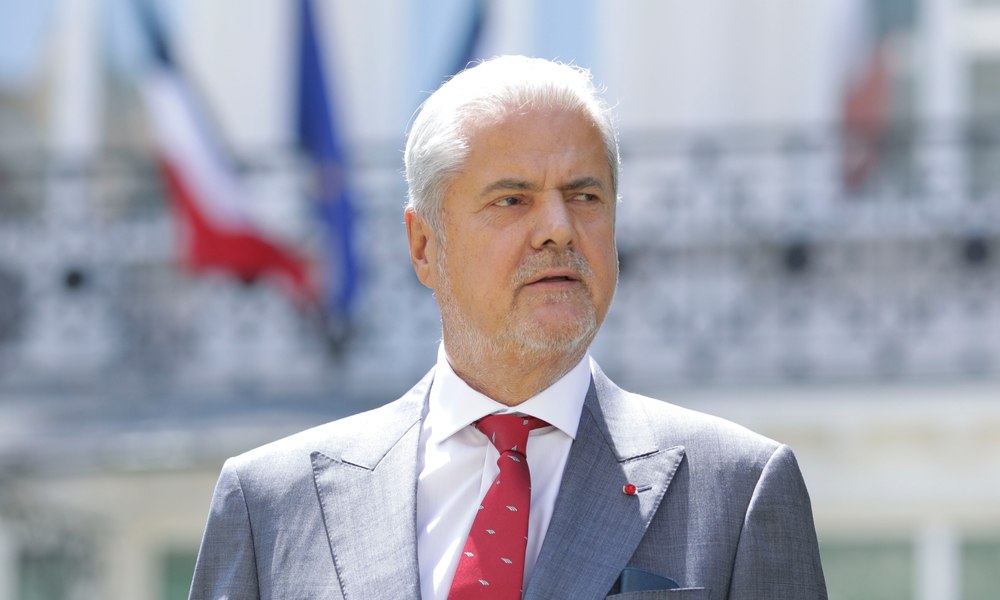 „Un oarecare păcălici”. Adrian Năstase îl ironizează pe Vlad Gheorghe, după ce acesta a cerut retragerea beneficiilor pentru fundația fostul premier