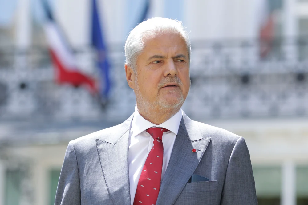 „Un oarecare păcălici”. Adrian Năstase îl ironizează pe Vlad Gheorghe, după ce acesta a cerut retragerea beneficiilor pentru fundația fostul premier