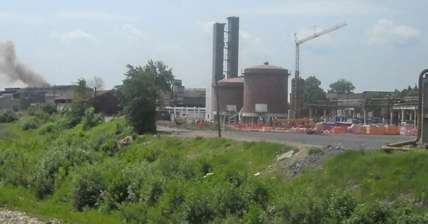 Combinatul siderurgic de la Oţelul Roşu este punct de lucru al Ductil Steel Buzău şi face parte din grupul fostelor unităţi deţinute în România de către grupul rus Mechel