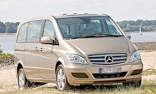 Cântăreţul avea un Mercedes Viano jpeg